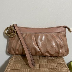 Gucci clutch/wristlet 💕